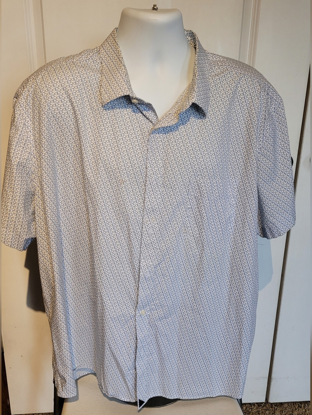 UNTUCKit Men's Short-Sleeve Button-Down Shirt in White and Blue. Bicycle Design.